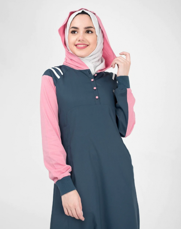 Hijab sporty dengan aksen stripe